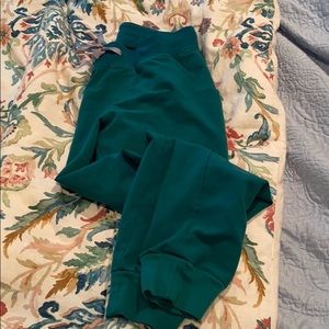 FIGS jogger hunter green